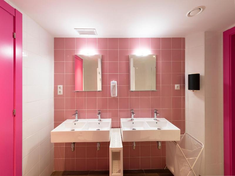 Hostelle Women Only Hostel Barcelona image