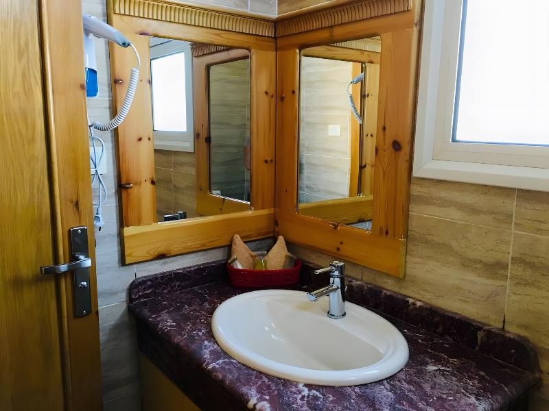 Jewel Howard Carter Hotel image