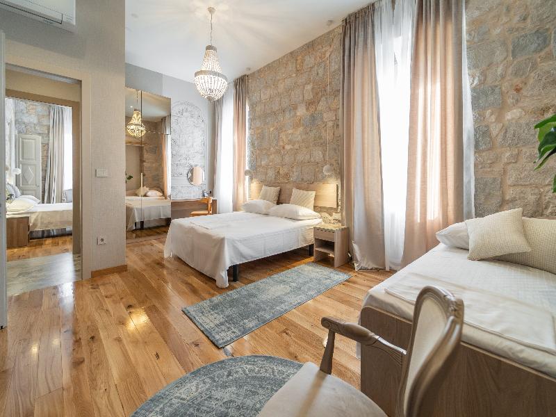 Tifani Luxury Rooms 3 image