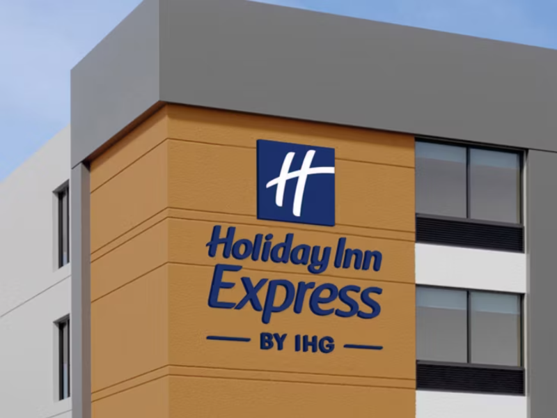 Holiday Inn Express & Suites Chicago West Oak Park image