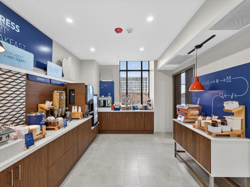 Holiday Inn Express & Suites Chicago West Oak Park image