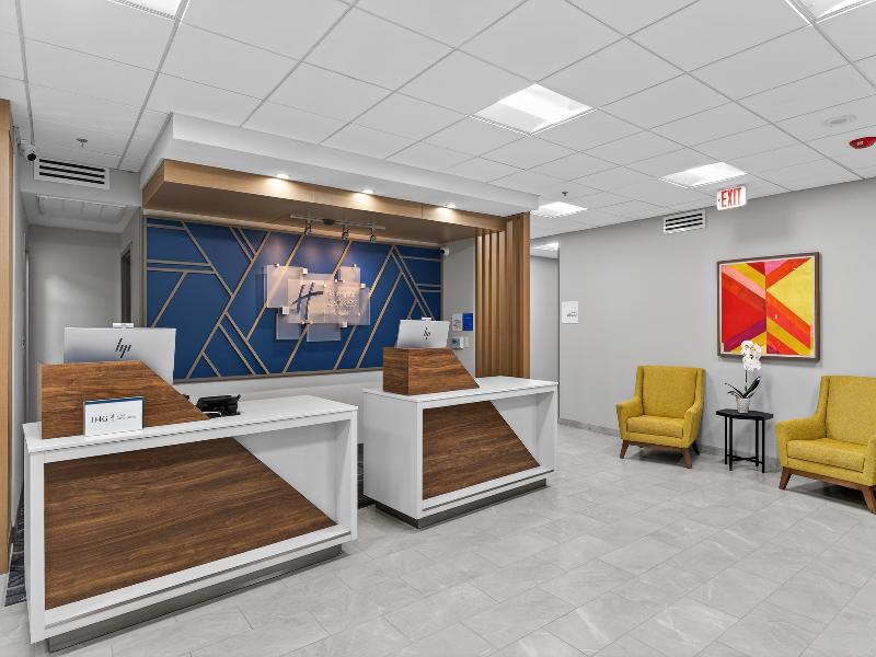 Holiday Inn Express & Suites Chicago West Oak Park image