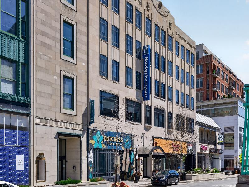 Holiday Inn Express & Suites Chicago West Oak Park image