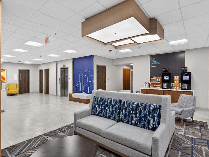 Holiday Inn Express & Suites Chicago West Oak Park image