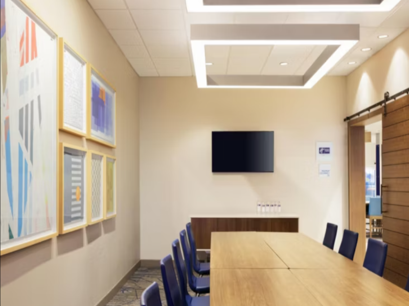 Holiday Inn Express & Suites Chicago West Oak Park image