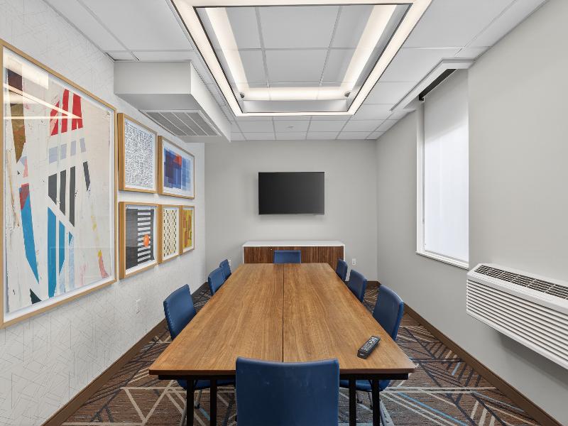 Holiday Inn Express & Suites Chicago West Oak Park image