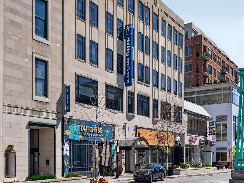 Holiday Inn Express & Suites Chicago West Oak Park image