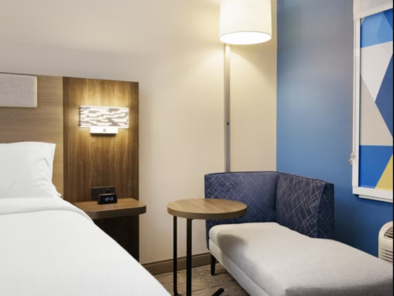 Holiday Inn Express & Suites Chicago West Oak Park image