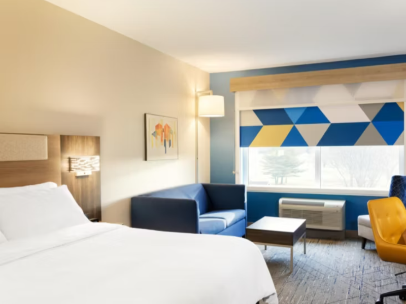 Holiday Inn Express & Suites Chicago West Oak Park image