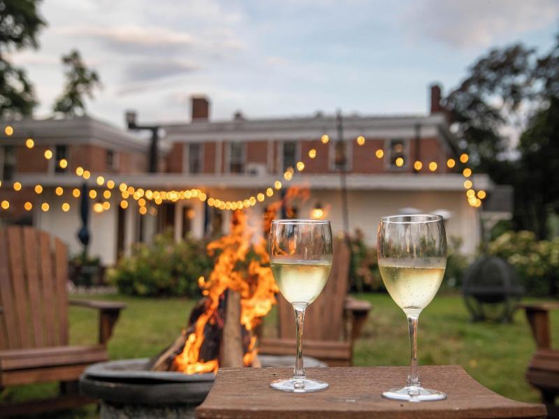 Cromwell Manor Inn image