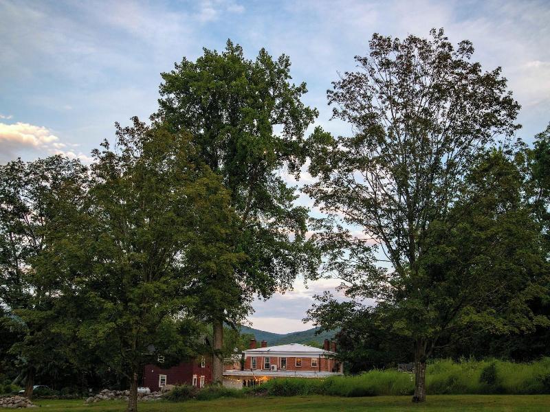 Cromwell Manor Inn image
