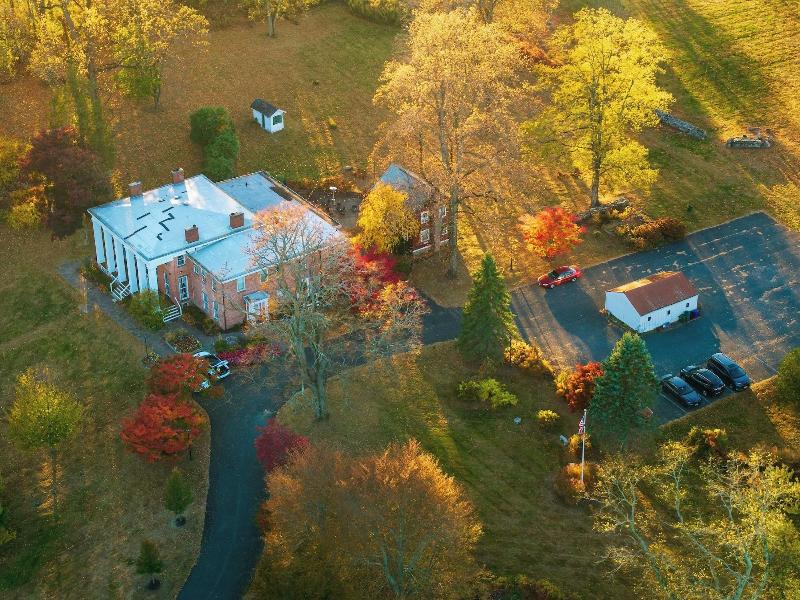 Cromwell Manor Inn image