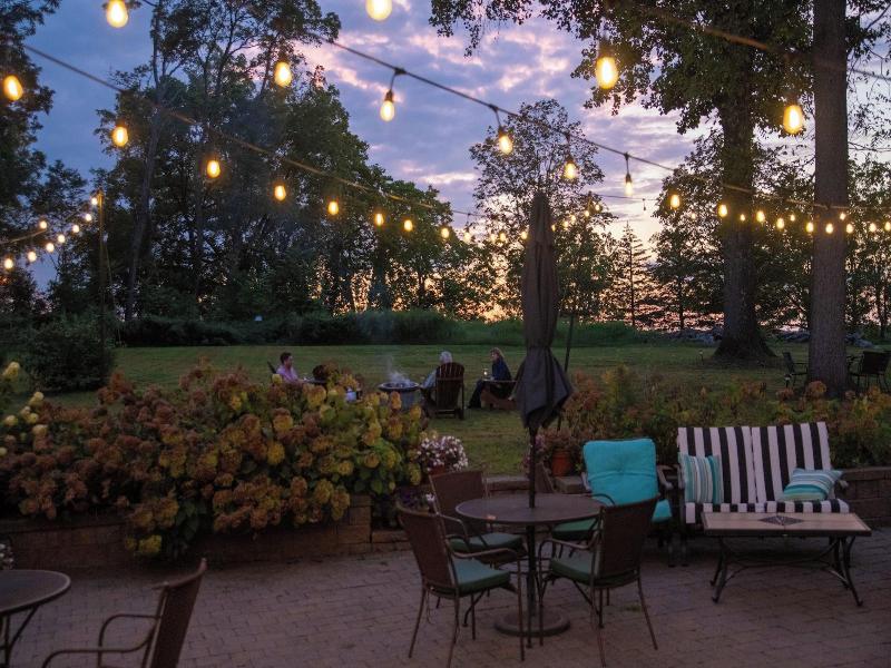 Cromwell Manor Inn image