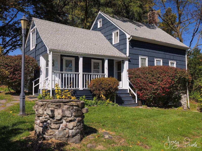 Cromwell Manor Inn image