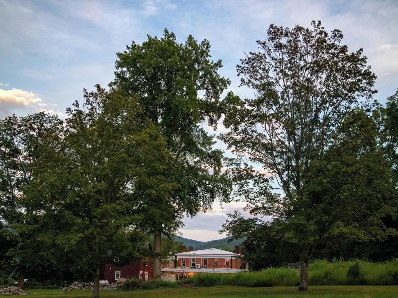 Cromwell Manor Inn image