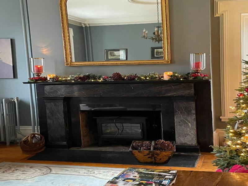 Cromwell Manor Inn image