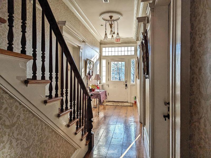 Cromwell Manor Inn image