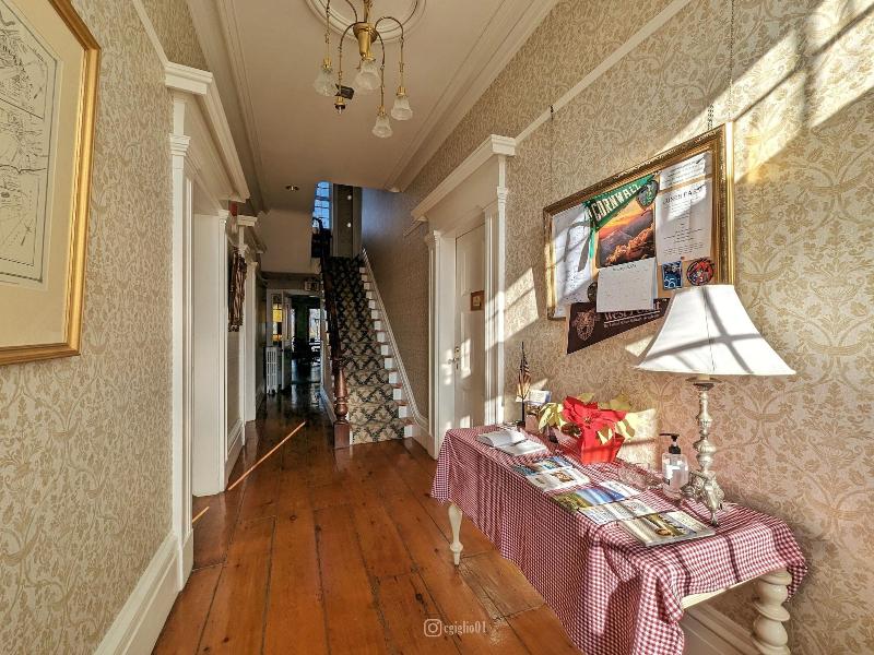 Cromwell Manor Inn image