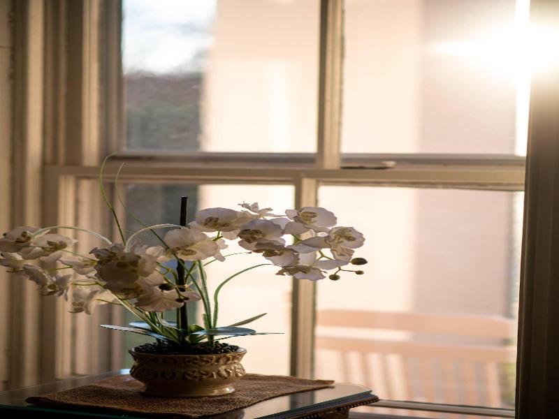 Cromwell Manor Inn image