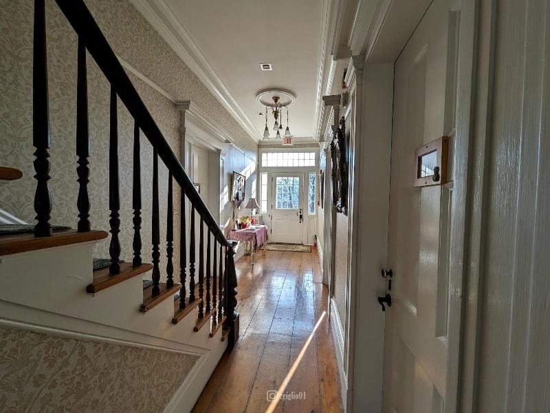 Cromwell Manor Inn image
