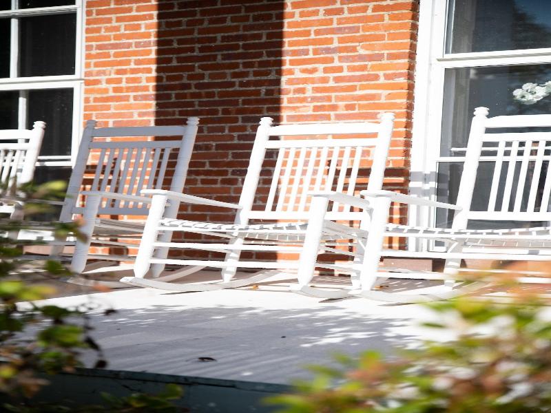 Cromwell Manor Inn image