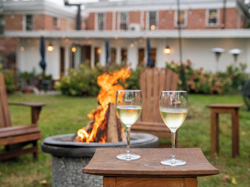 Cromwell Manor Inn image