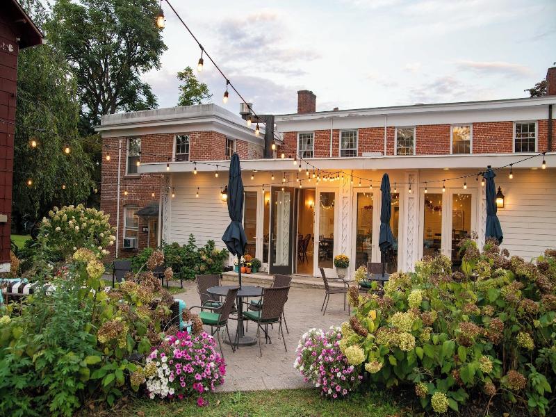 Cromwell Manor Inn image