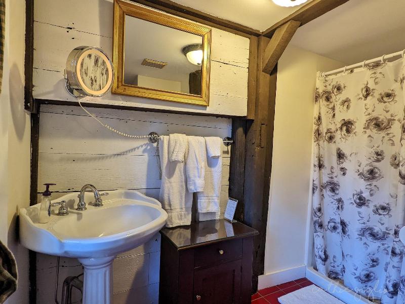 Cromwell Manor Inn image