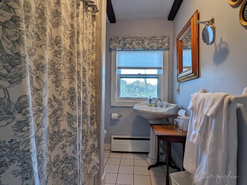 Cromwell Manor Inn image