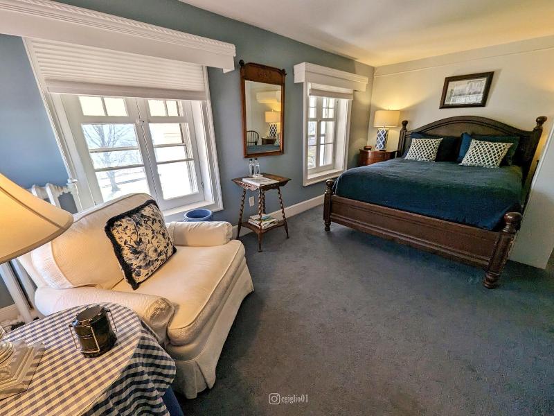 Cromwell Manor Inn image
