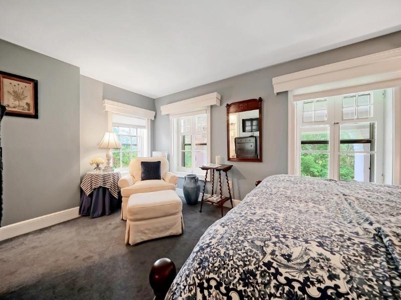 Cromwell Manor Inn image