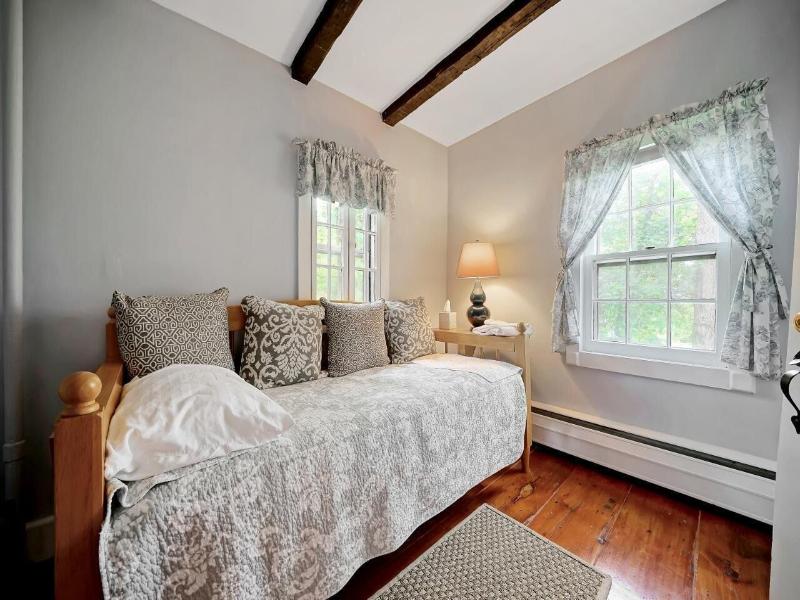 Cromwell Manor Inn image