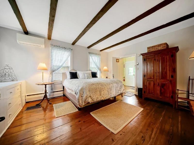 Cromwell Manor Inn image