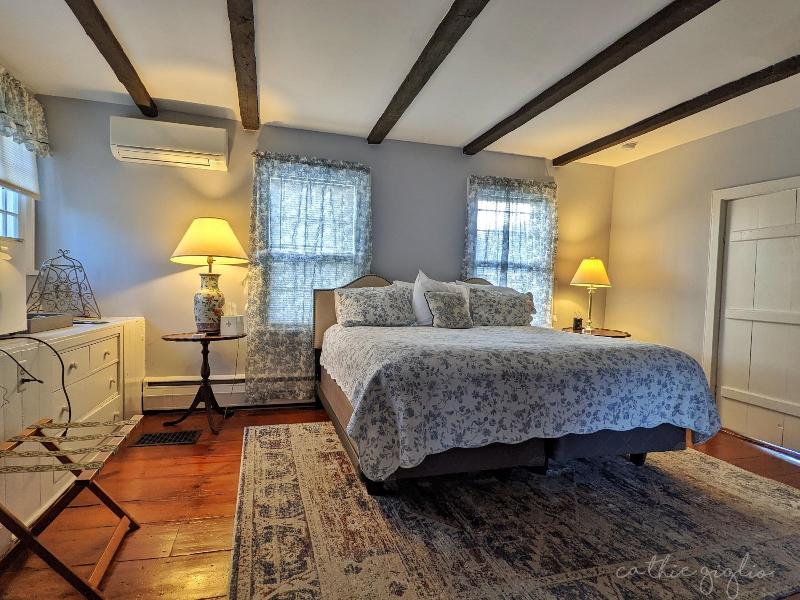 Cromwell Manor Inn image