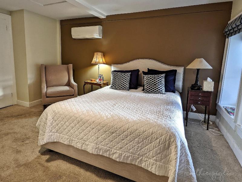 Cromwell Manor Inn image