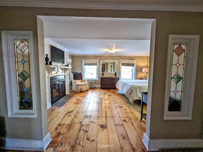 Cromwell Manor Inn image
