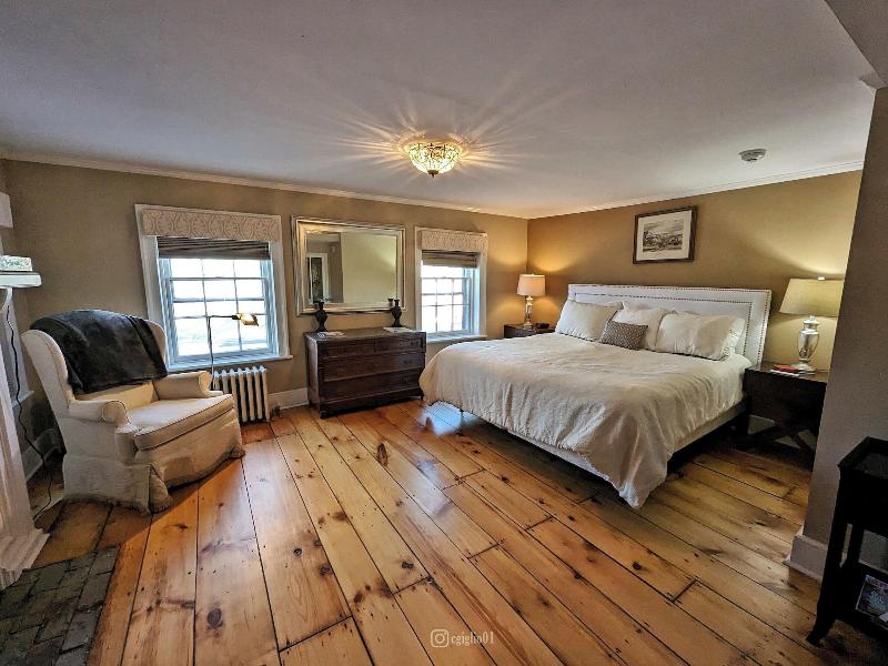 Cromwell Manor Inn image