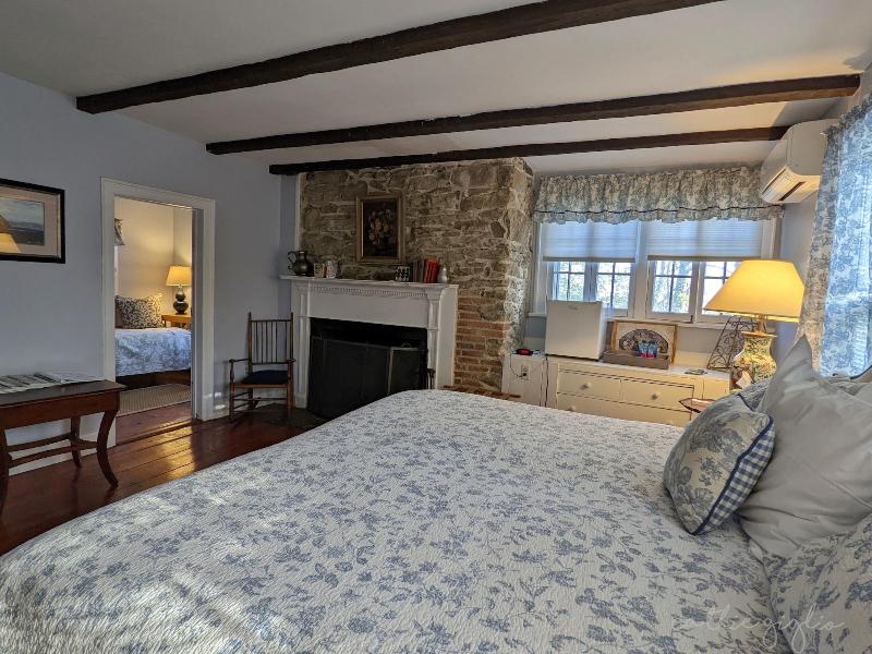 Cromwell Manor Inn image