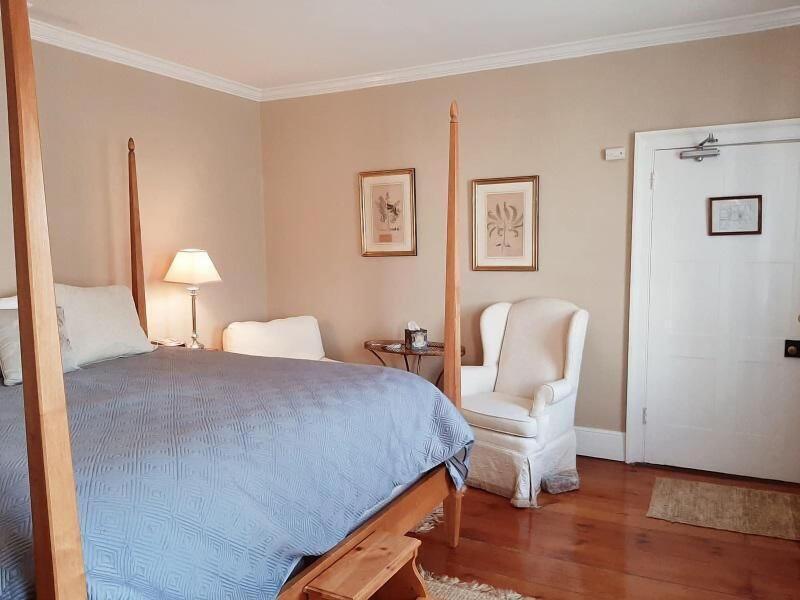 Cromwell Manor Inn image