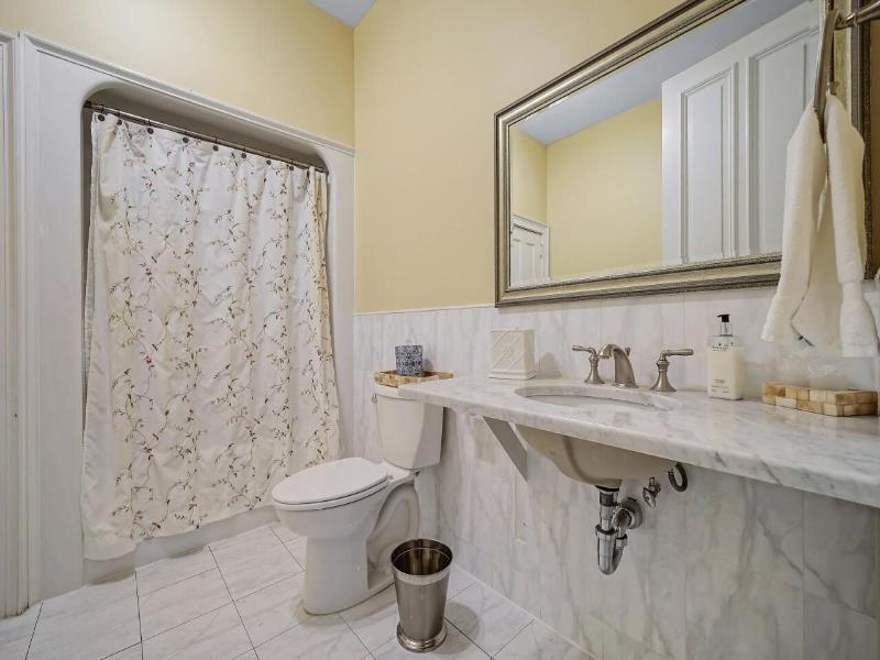 Cromwell Manor Inn image