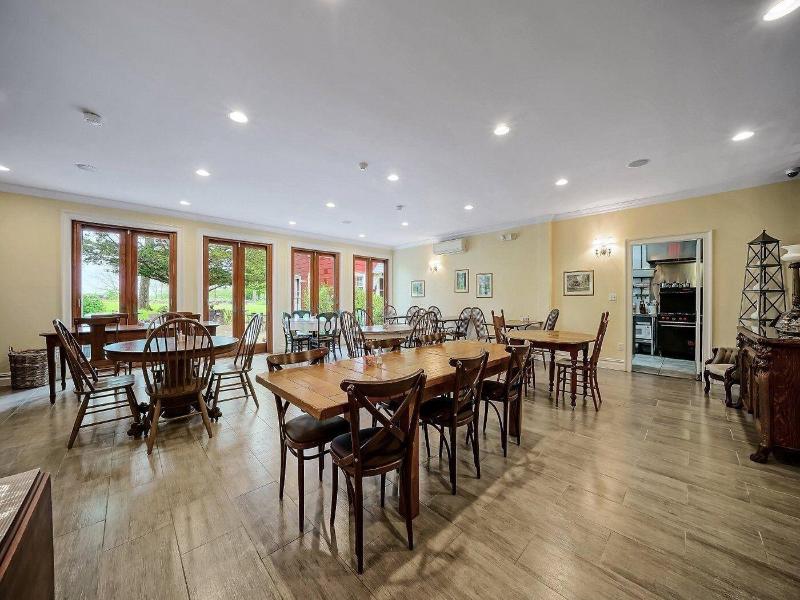 Cromwell Manor Inn image