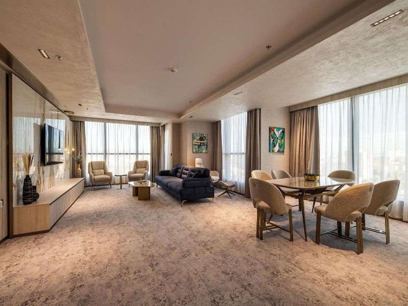 East Plaza Hotel image