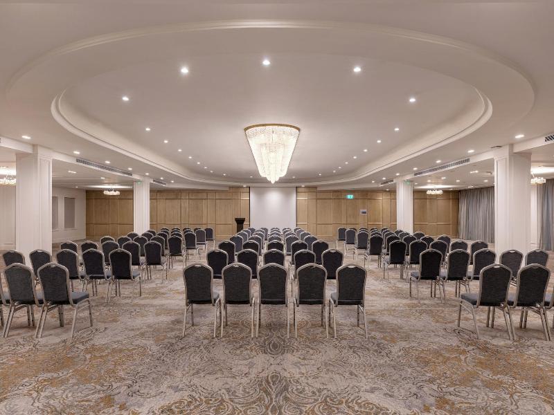 Holiday Inn Hotel Suites Cairo Maadi By Ihg image