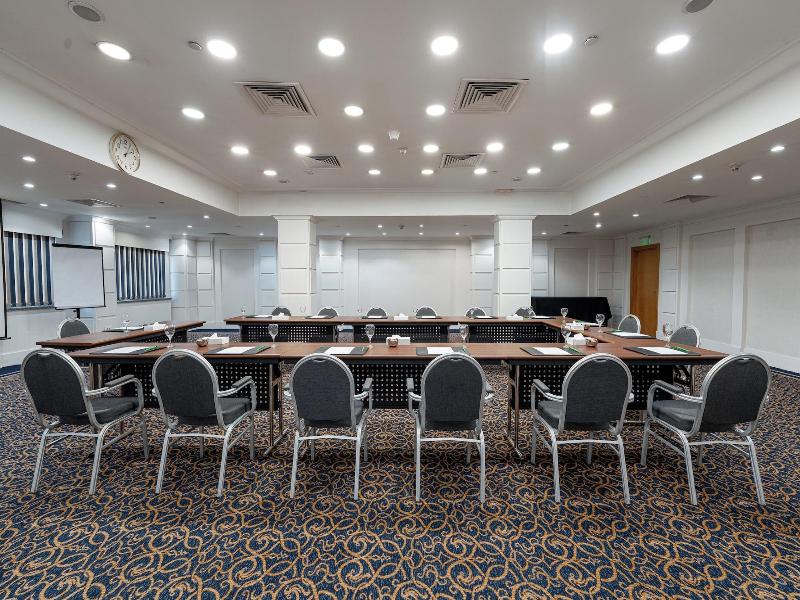 Holiday Inn Hotel Suites Cairo Maadi By Ihg image