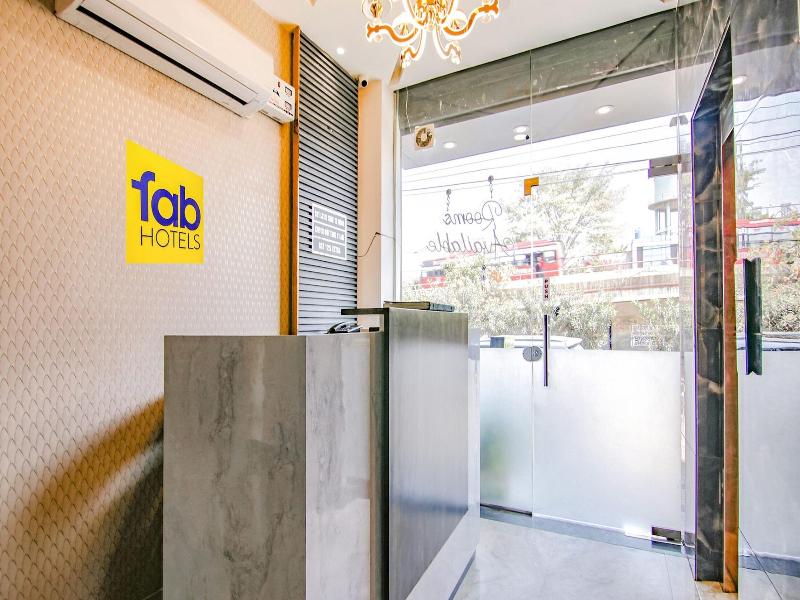 Fabhotel Yellow Leaf