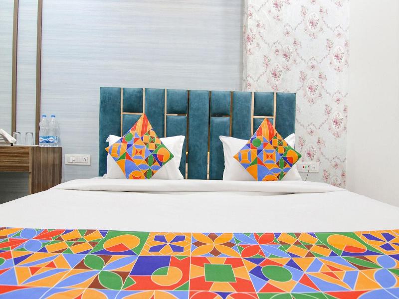 Fabhotel Yellow Leaf 3