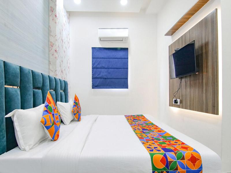 Fabhotel Yellow Leaf 4