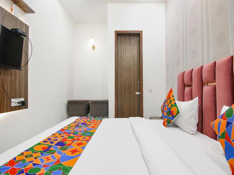 Fabhotel Yellow Leaf 5