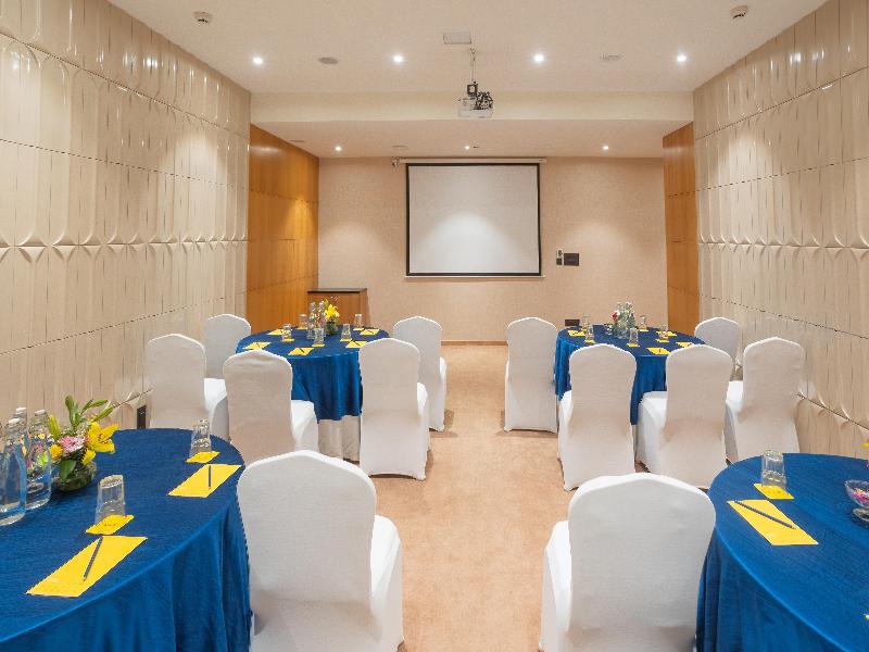 Golden Tulip image