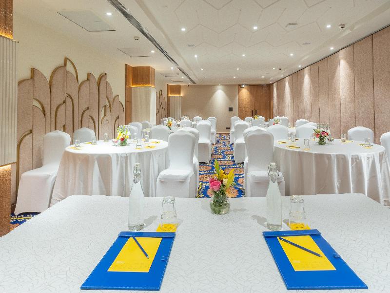 Golden Tulip image
